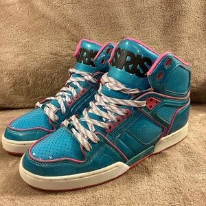 Osiris high top skate shoes